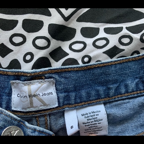 Vintage Calvin Klein high-waisted denim shorts - Picture 3 of 4